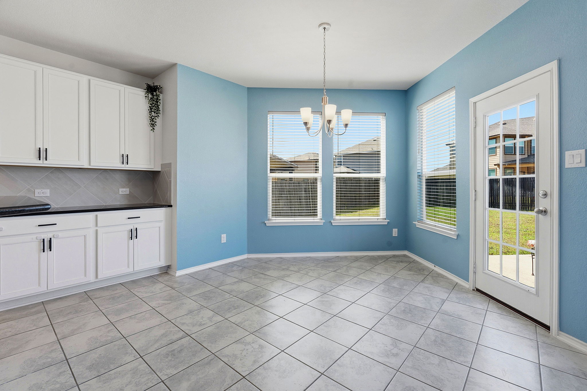 13928 Inaugural Street Manor, TX 78653 - Photo 8 of 34 Plenty of natural light everywhere.