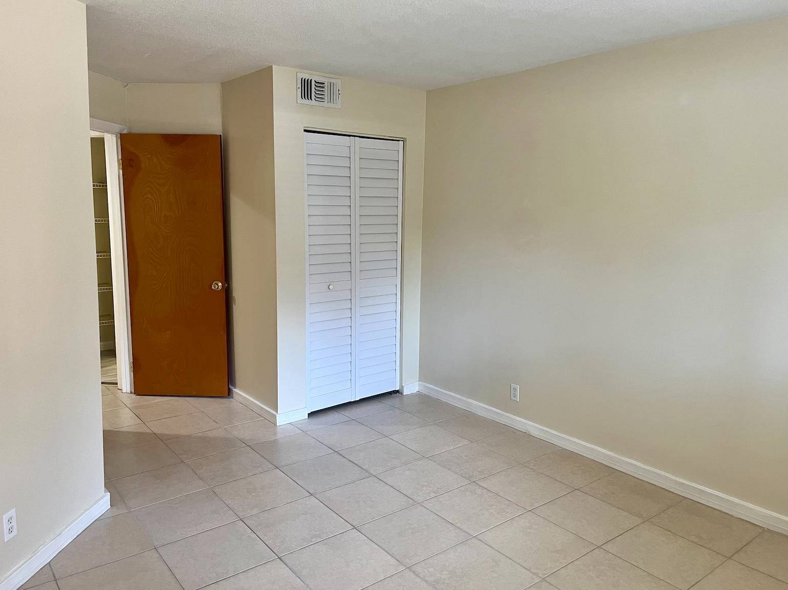 1255 Ponce Island Drive, Unit G787 St. Augustine, FL 32095 - Photo 7 of 14 an empty room with wooden door