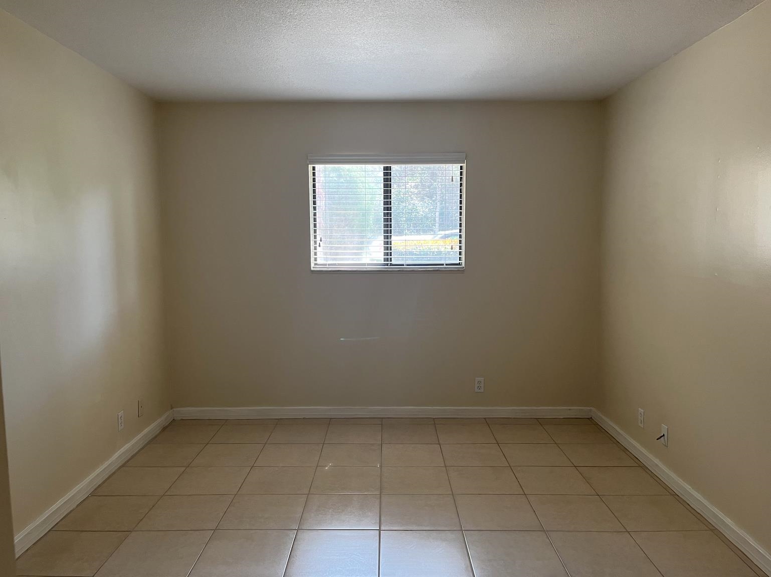 1255 Ponce Island Drive, Unit G787 St. Augustine, FL 32095 - Photo 8 of 14 an empty room with a window