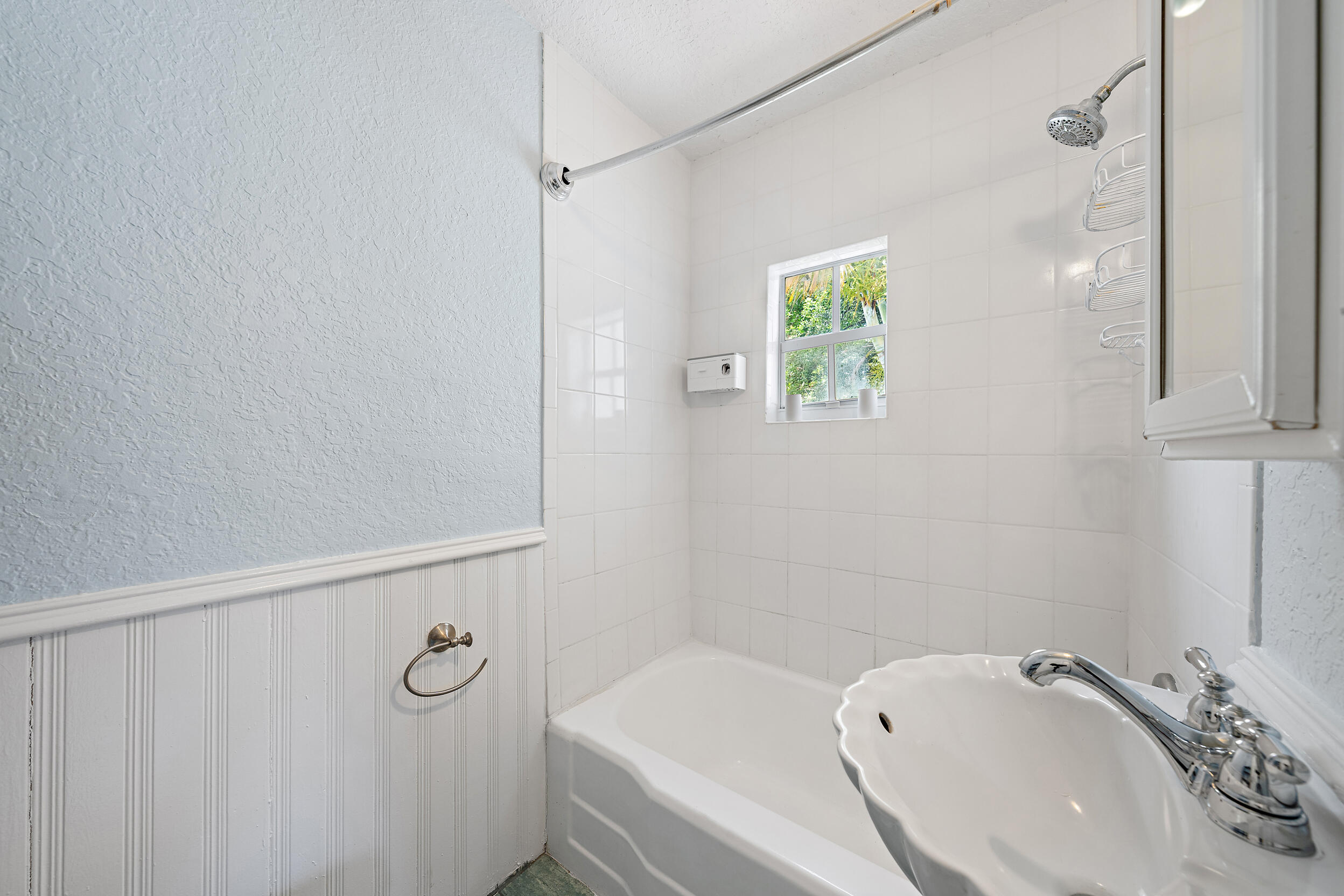 200 East 24th Street Riviera Beach, FL 33404 - Photo 14 of 22 Bathroom