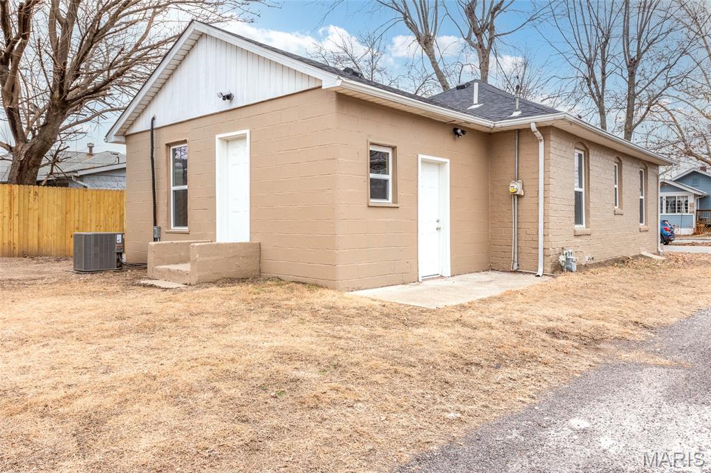 314 North 3rd Street Wood River, IL 62095 - Photo 8 of 30