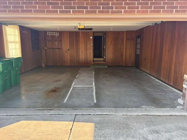 $359,900 | 914 South Country Club Drive, Butler, MO 64730