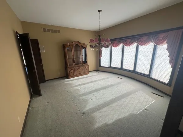 $359,900 | 914 South Country Club Drive, Butler, MO 64730