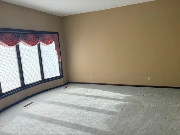 $359,900 | 914 South Country Club Drive, Butler, MO 64730