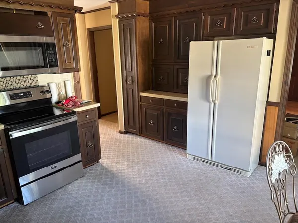 $359,900 | 914 South Country Club Drive, Butler, MO 64730