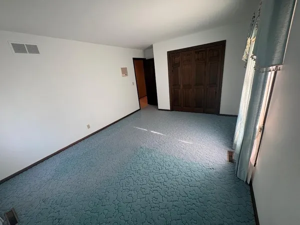 $359,900 | 914 South Country Club Drive, Butler, MO 64730