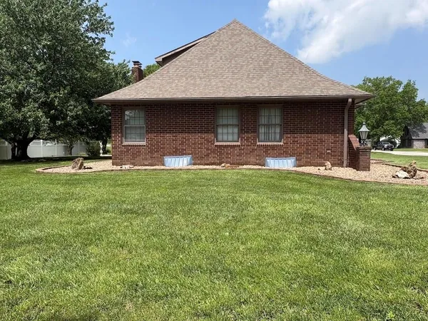 $359,900 | 914 South Country Club Drive, Butler, MO 64730