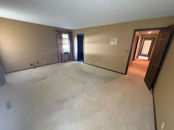 $359,900 | 914 South Country Club Drive, Butler, MO 64730