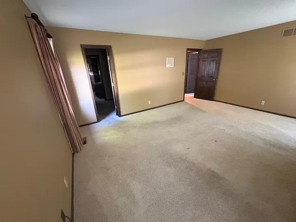 $359,900 | 914 South Country Club Drive, Butler, MO 64730