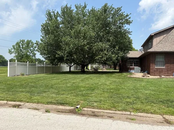 $359,900 | 914 South Country Club Drive, Butler, MO 64730