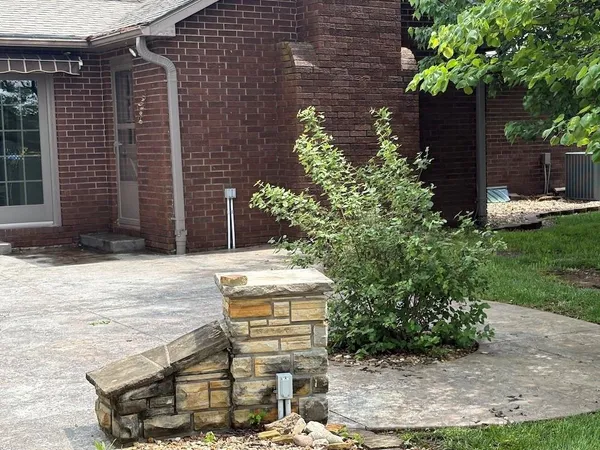 $359,900 | 914 South Country Club Drive, Butler, MO 64730