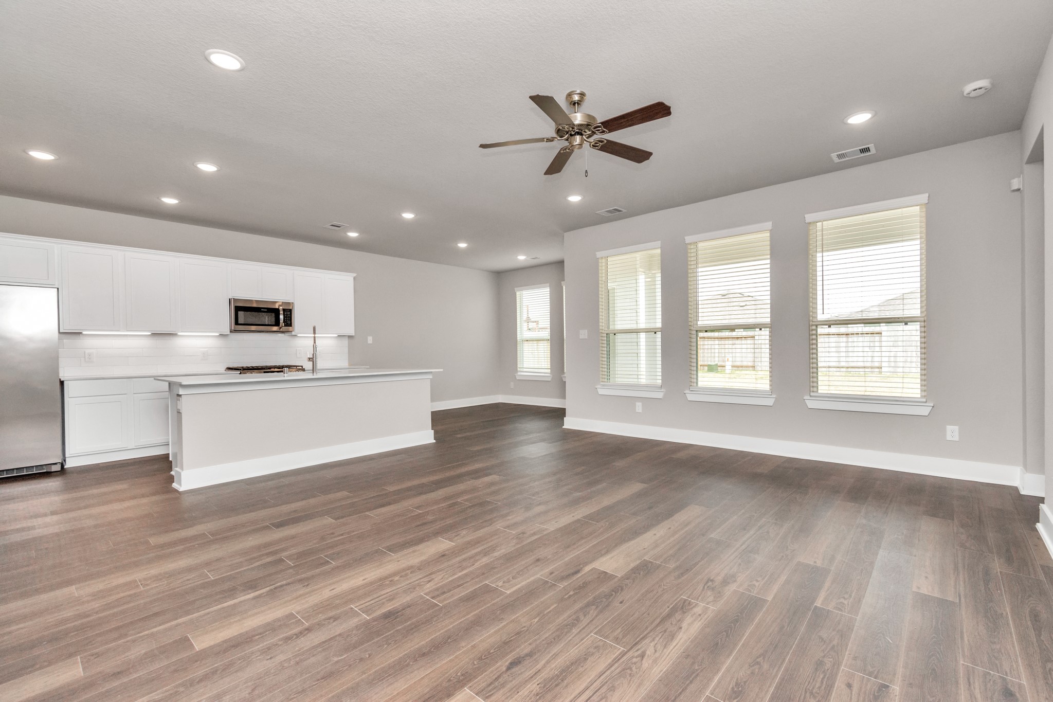1233 Scarlet Creek Drive Rosharon, TX 77583 - Photo 6 of 19 Gallery Image 6