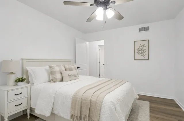 $445,000 | 23 Oaklawn Avenue, Yorkville, IL 60560