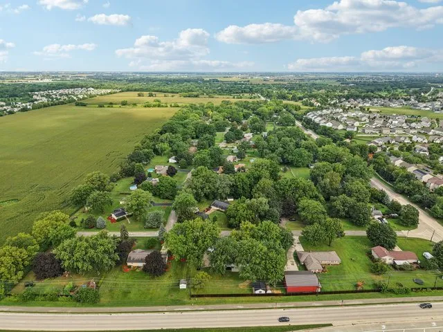 $445,000 | 23 Oaklawn Avenue, Yorkville, IL 60560