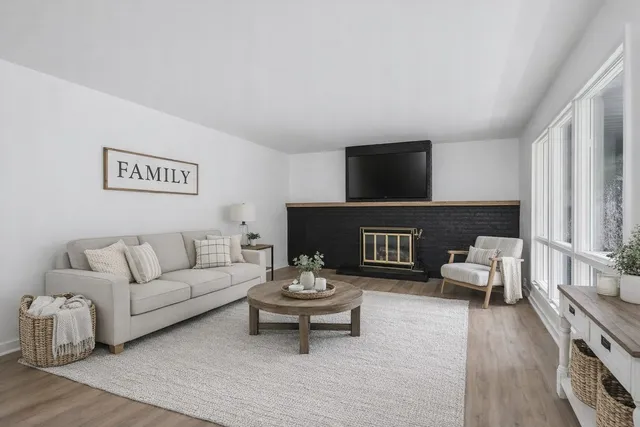 $445,000 | 23 Oaklawn Avenue, Yorkville, IL 60560