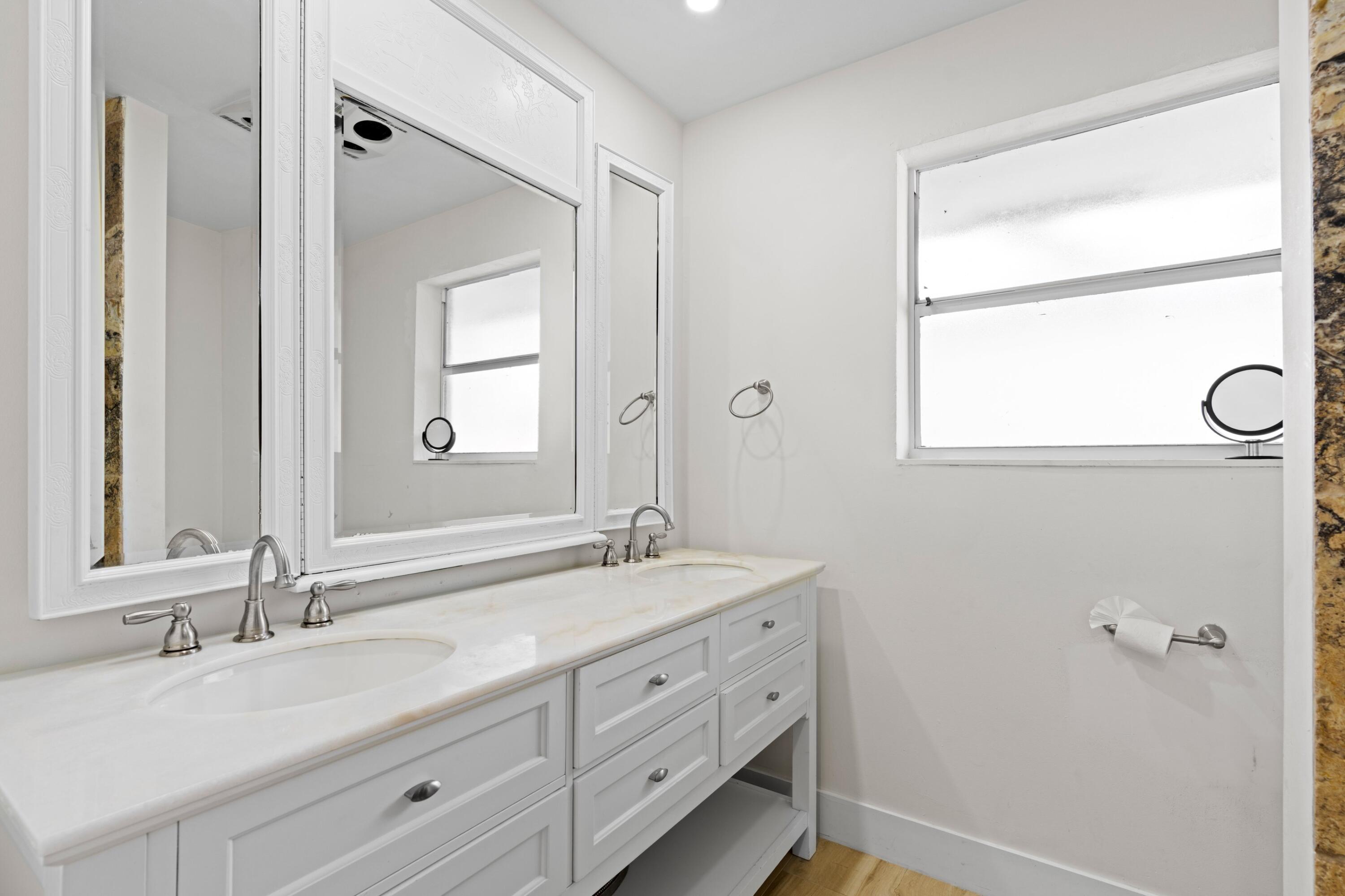 486 Northwest 1st Street Boca Raton, FL 33432 - Photo 16 of 48 Primary Bathroom