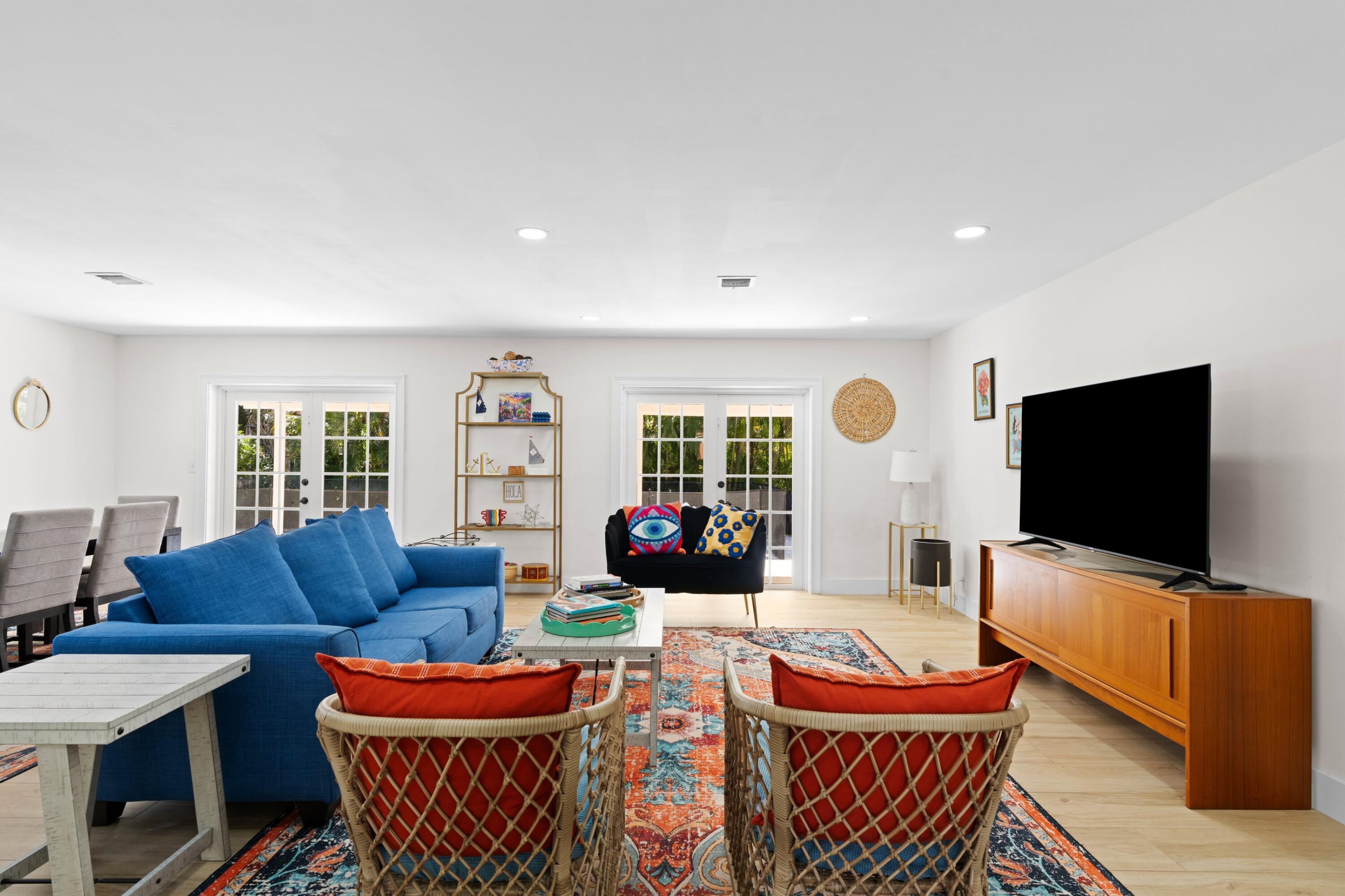 486 Northwest 1st Street Boca Raton, FL 33432 - Photo 4 of 48 Living Room