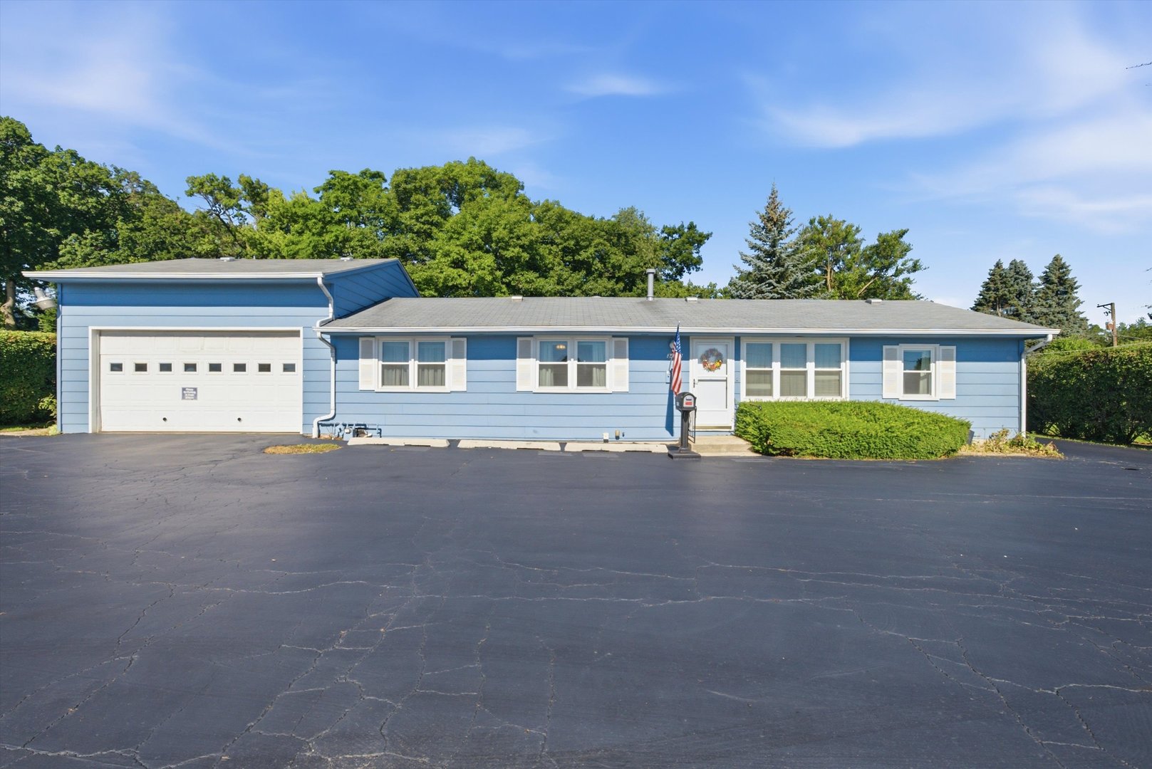 34112 North Barron Boulevard Grayslake, IL 60030 - Photo 2 of 48