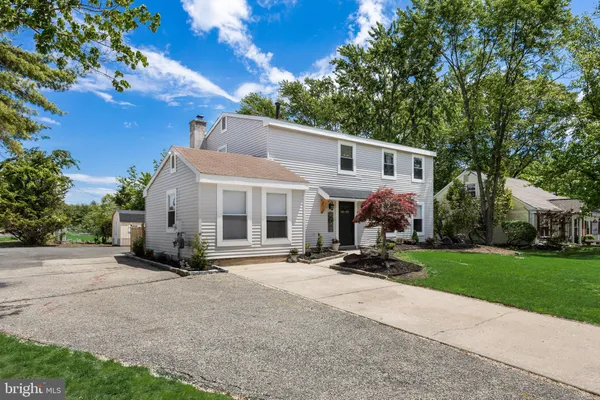 $525,000 | 6 Cherrywood Drive, Clementon, NJ 08021