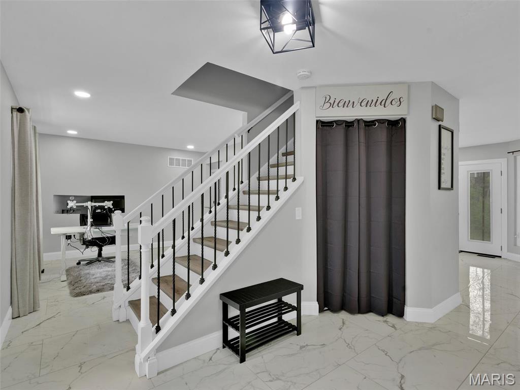 137 Inglenook Court St. Charles, MO 63304 - Photo 3 of 25