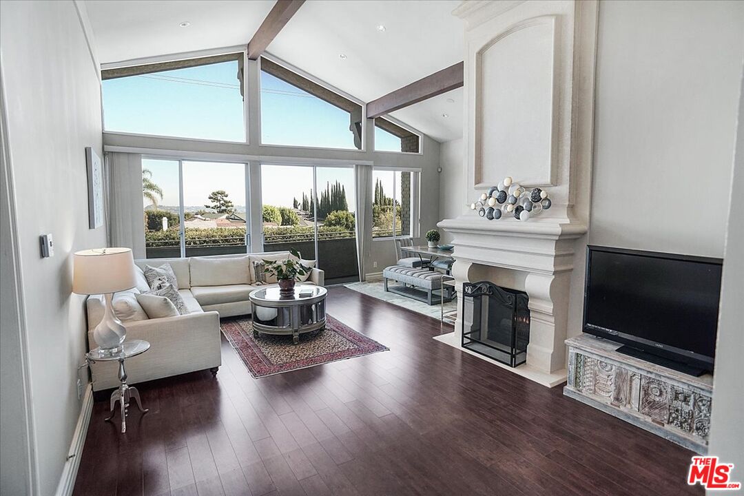 2345 Roscomare Road, Unit 405 Los Angeles, CA 90077 - Photo 1 of 17 Gallery Image 1