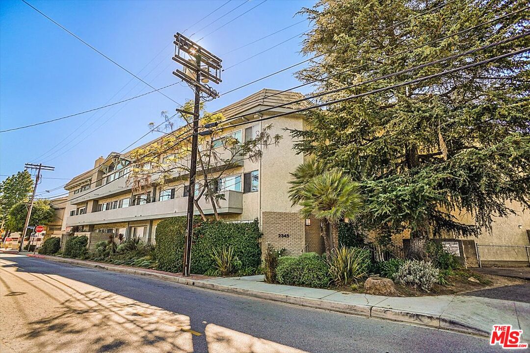 2345 Roscomare Road, Unit 405 Los Angeles, CA 90077 - Photo 2 of 17 Gallery Image 2