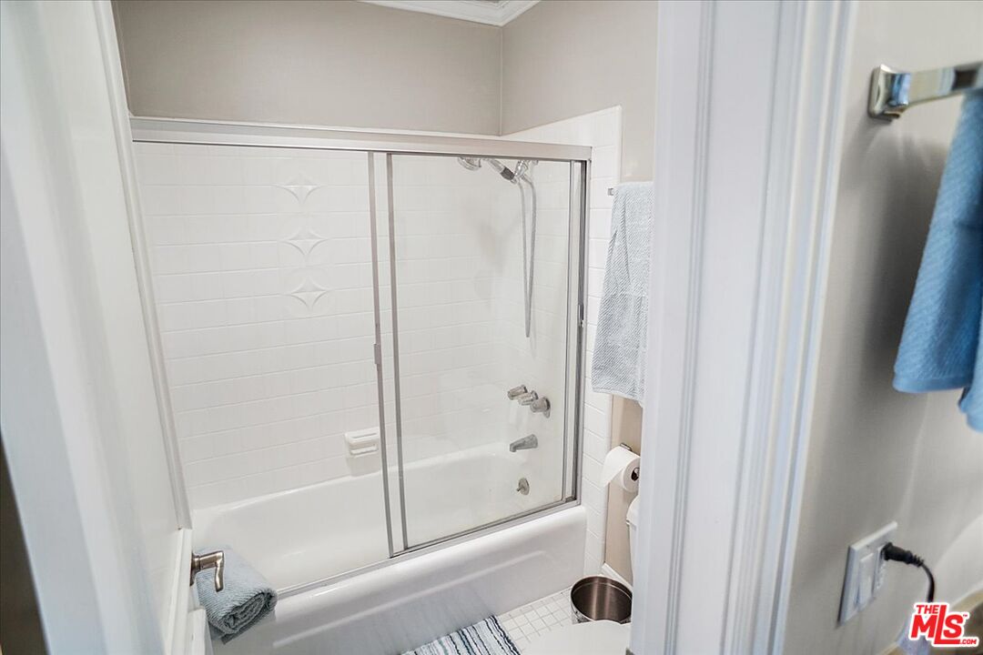 2345 Roscomare Road, Unit 405 Los Angeles, CA 90077 - Photo 12 of 17 Gallery Image 12