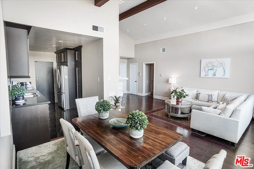 2345 Roscomare Road, Unit 405 Los Angeles, CA 90077 - Photo 5 of 17 Gallery Image 5