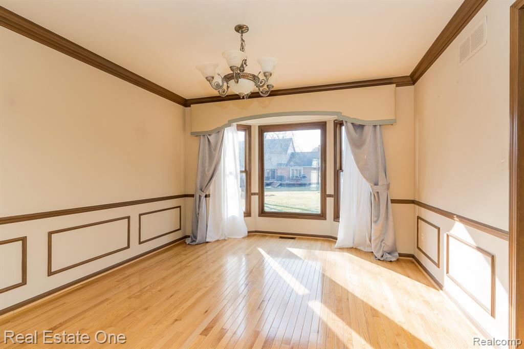 327 Silvervale Drive Rochester, MI 48309 - Photo 13 of 43