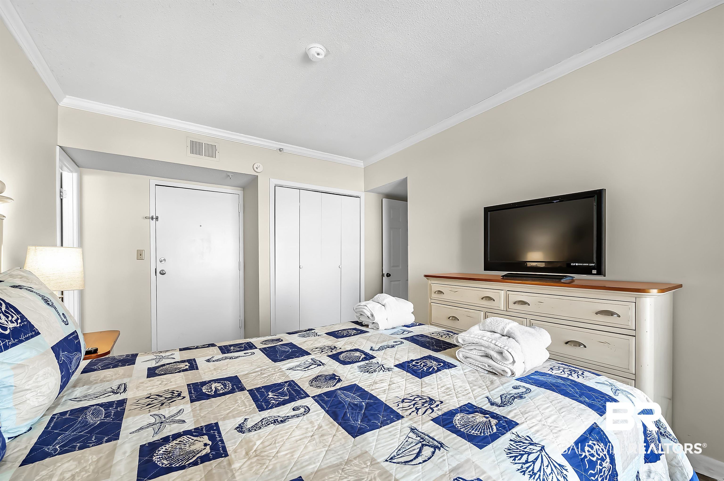 375 Plantation Road, Unit 5409 Gulf Shores, AL 36542 - Photo 19 of 48 Bedroom featuring crown molding