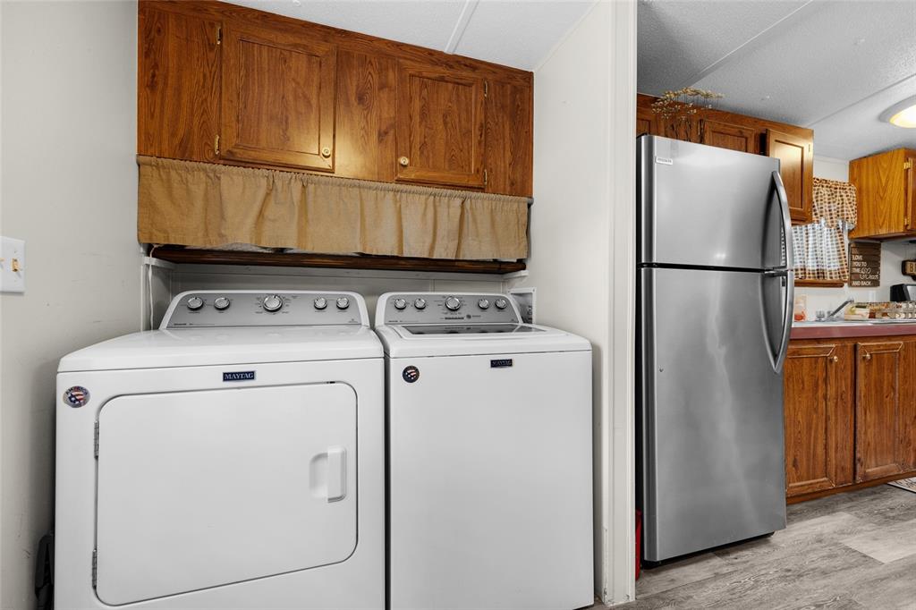 3639 Northeast 80th Avenue High Springs, FL 32643 - Photo 23 of 35 a utility room with dryer and washer