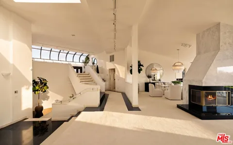 $7,450,000 | 24750 Vantage Point Terrace, Malibu, CA 90265