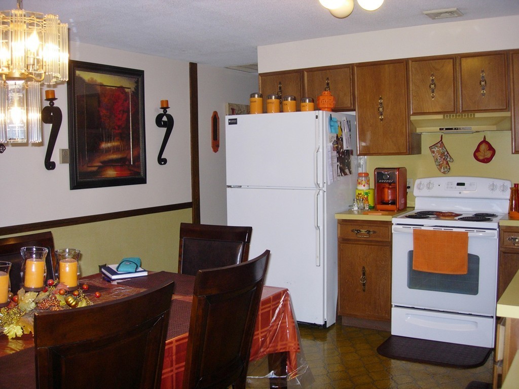 94 Granby Street Springfield, MA 01108 - Photo 8 of 13 Gallery Image 8