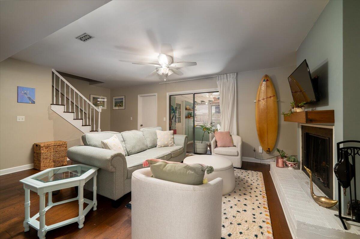 958 Fowler Court Mount Pleasant, SC 29464 - Photo 12 of 33 Family Room