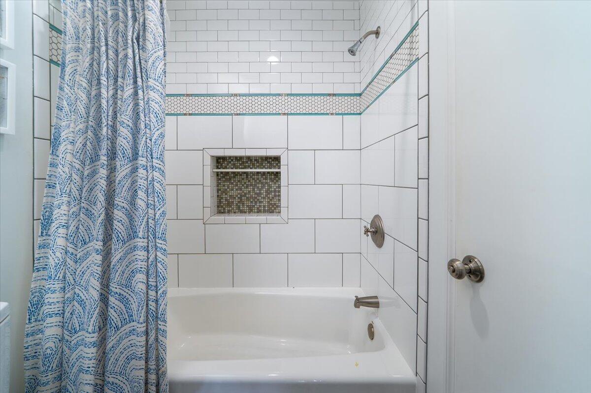 958 Fowler Court Mount Pleasant, SC 29464 - Photo 24 of 33 Full Bathroom