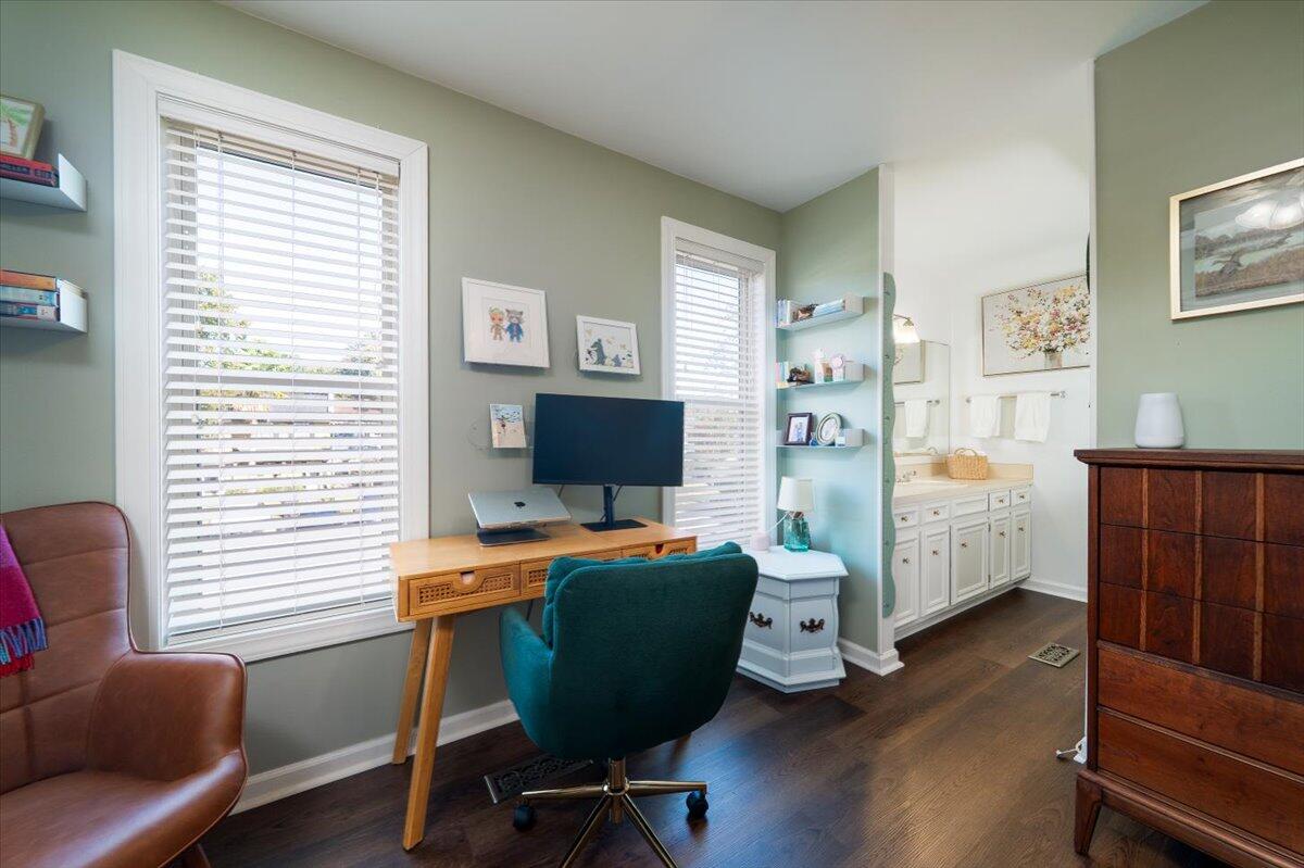 958 Fowler Court Mount Pleasant, SC 29464 - Photo 25 of 33 Second Bedroom