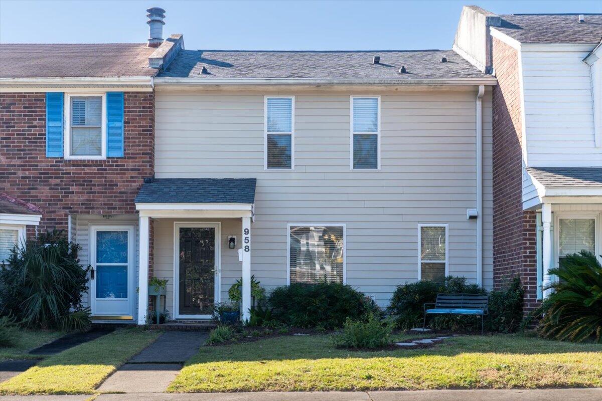 958 Fowler Court Mount Pleasant, SC 29464 - Photo 26 of 33 Front of Home