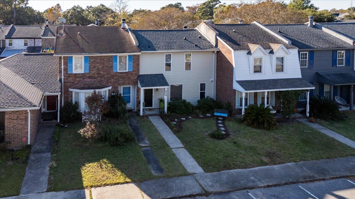 958 Fowler Court Mount Pleasant, SC 29464 - Photo 28 of 33 Exterior Front of Home