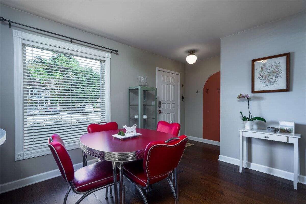 958 Fowler Court Mount Pleasant, SC 29464 - Photo 6 of 33 Dining