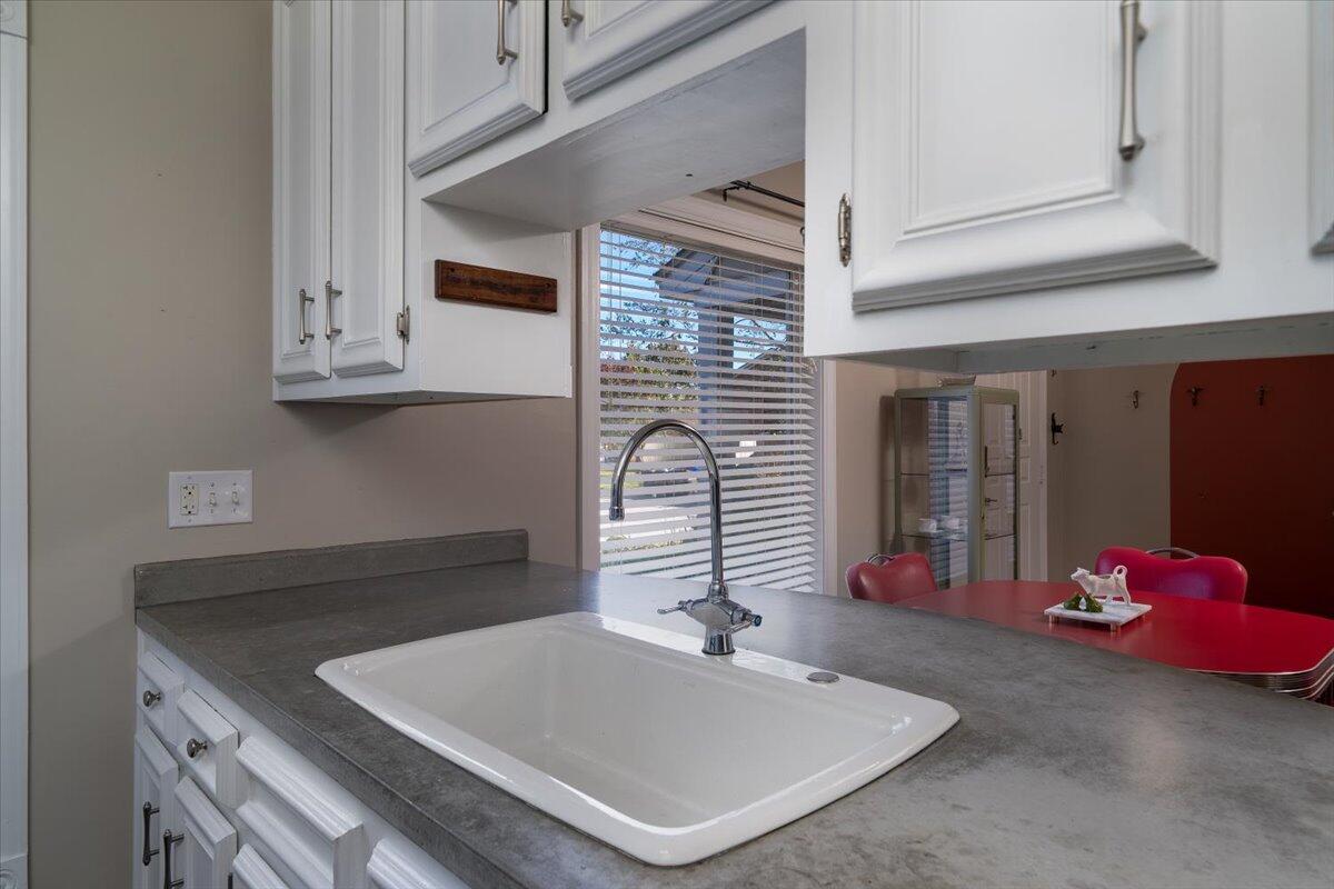 958 Fowler Court Mount Pleasant, SC 29464 - Photo 9 of 33 Kitchen