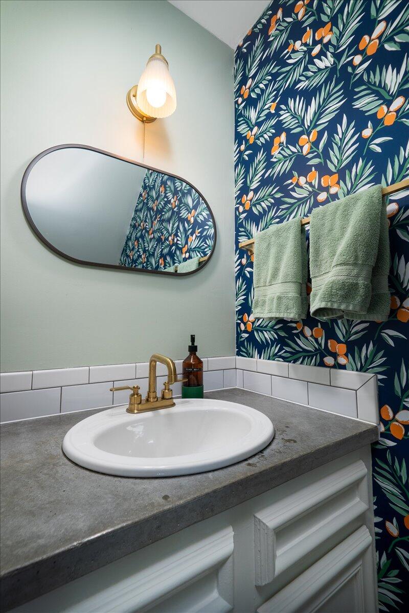 958 Fowler Court Mount Pleasant, SC 29464 - Photo 9 of 33 Powder Room