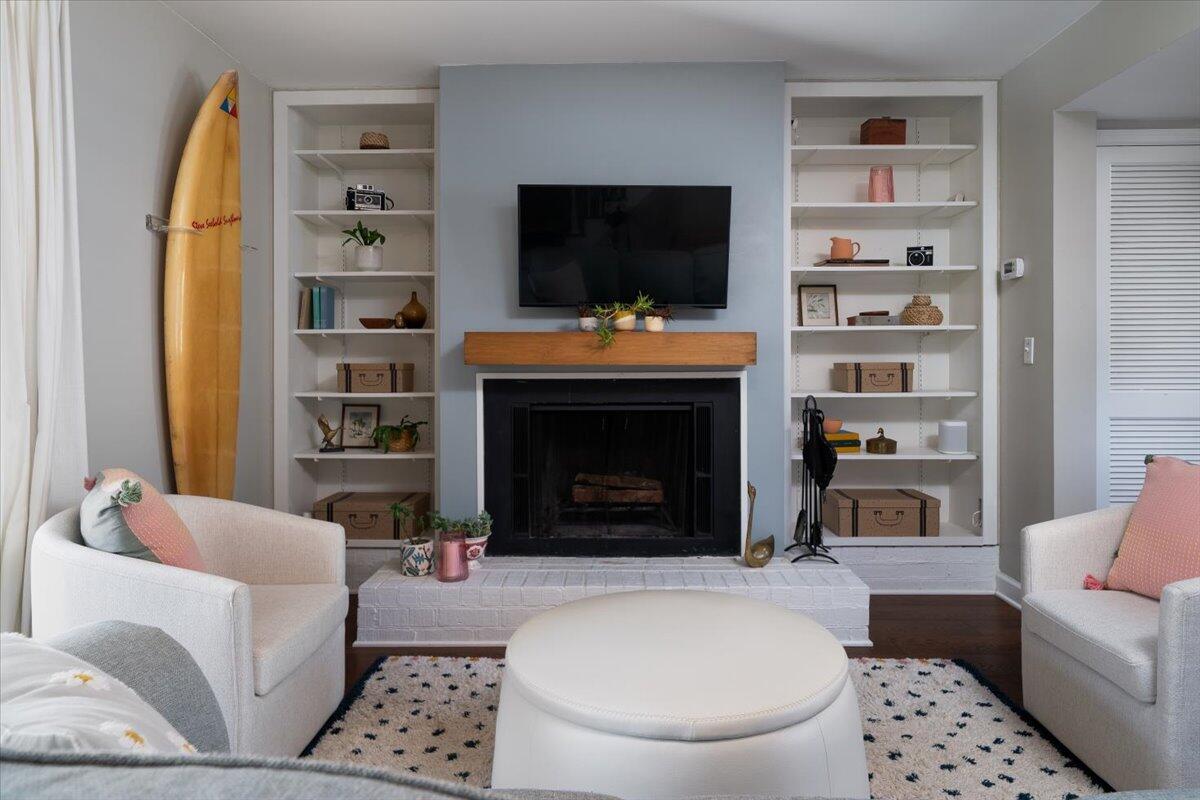958 Fowler Court Mount Pleasant, SC 29464 - Photo 10 of 33 Family Room with Fireplace