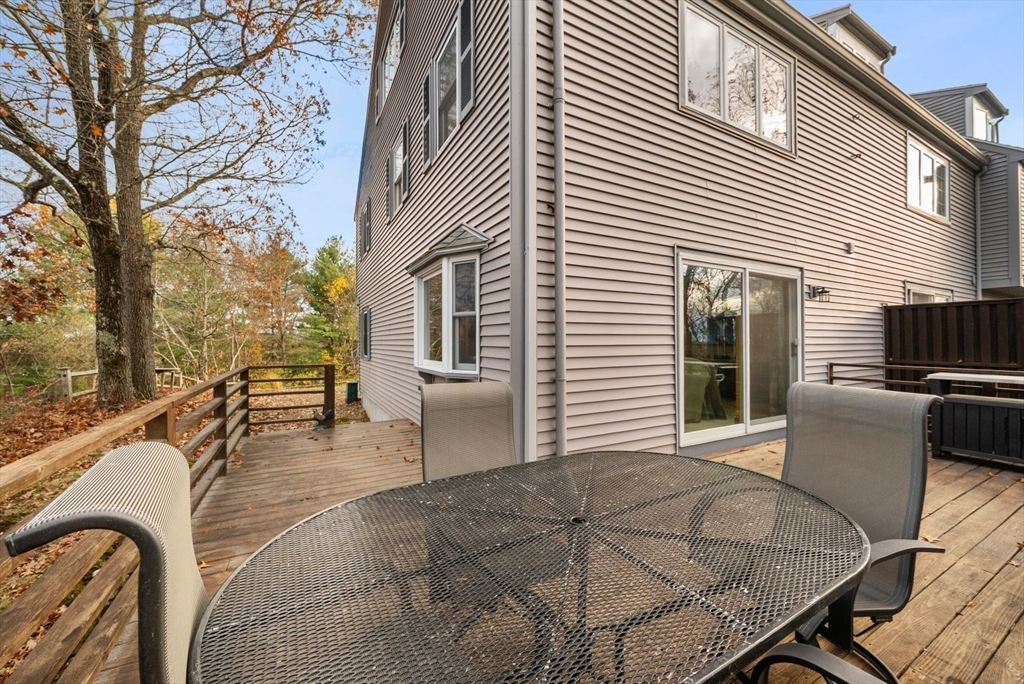 5 Oak Ridge Drive, Unit 7 Maynard, MA 01754 - Photo 19 of 20 a backyard of a house with table and chairs