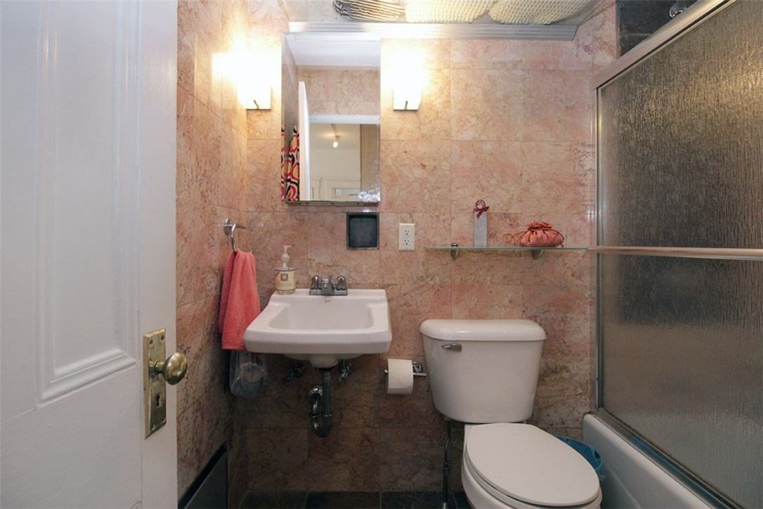 19 Walnut Street Newport, RI 02840 - Photo 12 of 34
