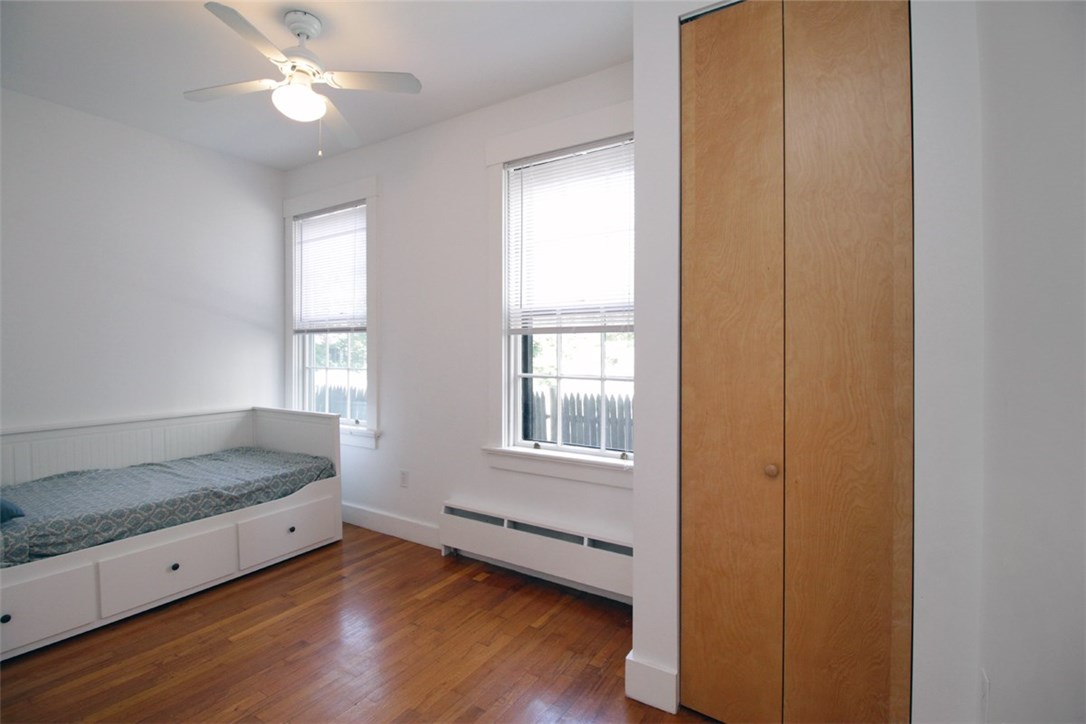 19 Walnut Street Newport, RI 02840 - Photo 13 of 34
