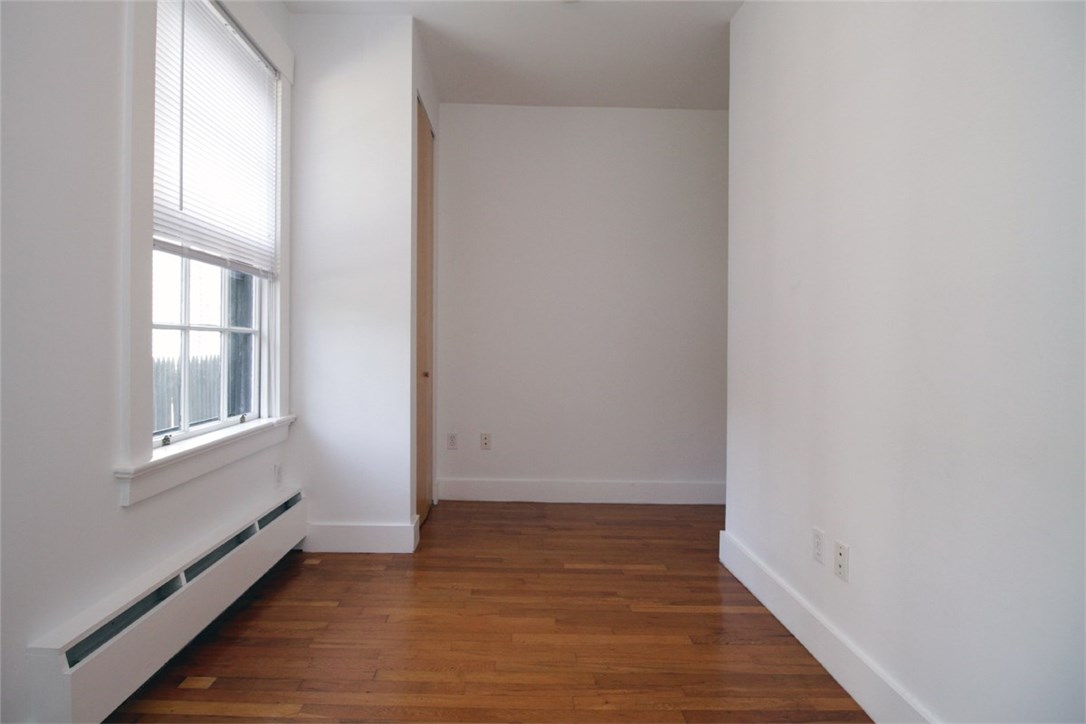 19 Walnut Street Newport, RI 02840 - Photo 14 of 34