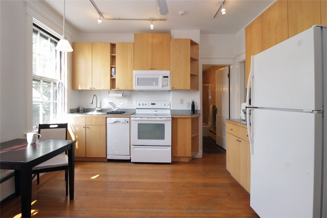 19 Walnut Street Newport, RI 02840 - Photo 16 of 34