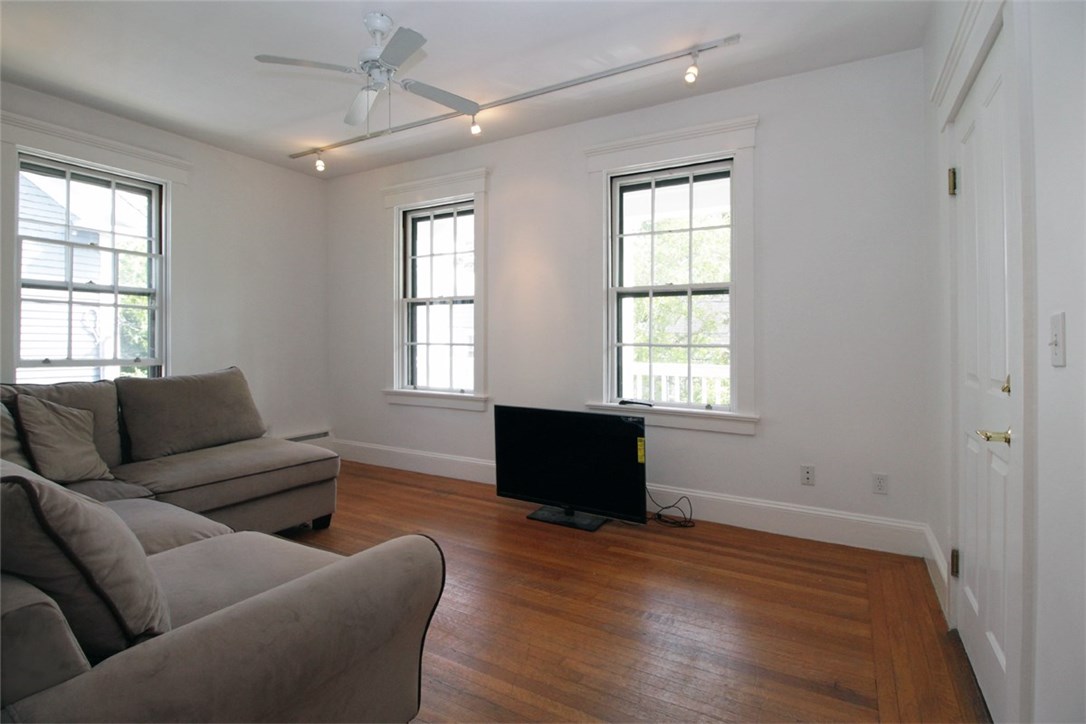 19 Walnut Street Newport, RI 02840 - Photo 18 of 34