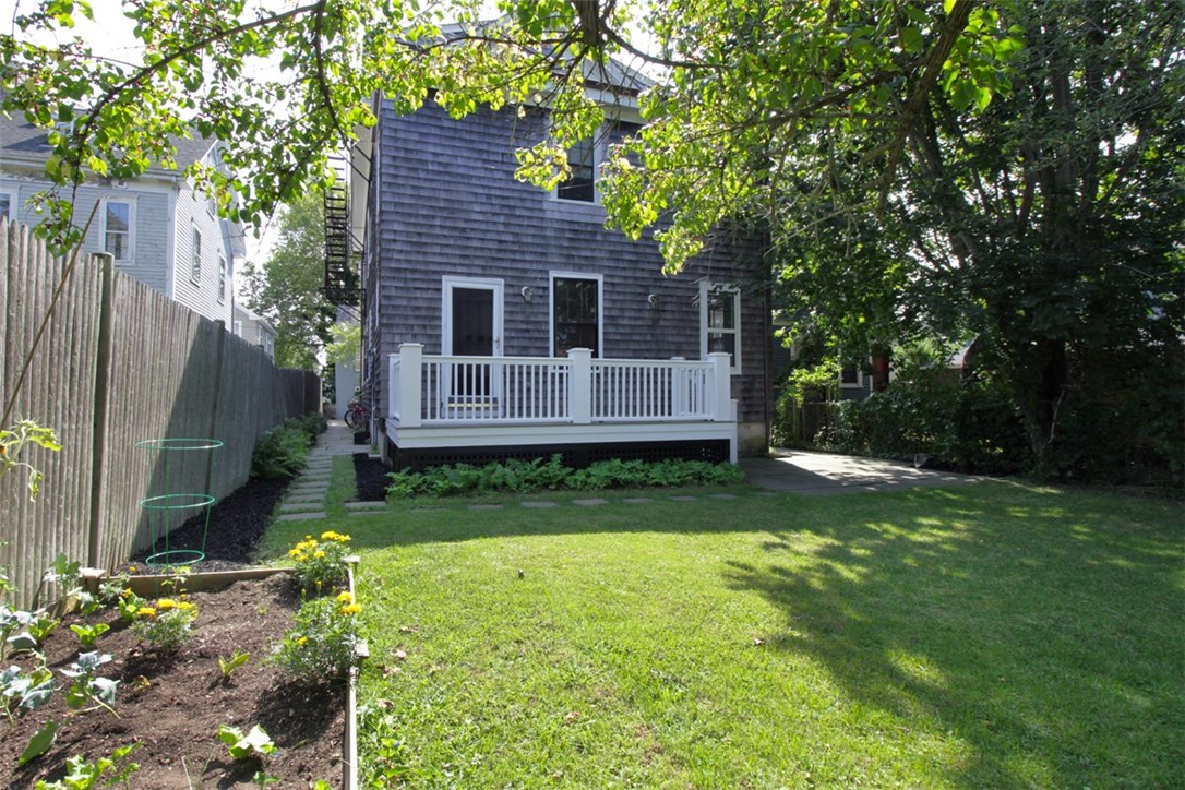 19 Walnut Street Newport, RI 02840 - Photo 2 of 34