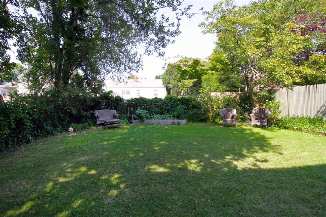 19 Walnut Street Newport, RI 02840 - Photo 4 of 34